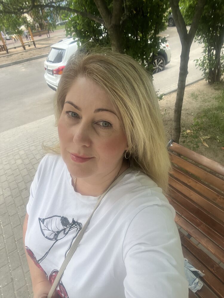  52697189  Anna, 48 ,    