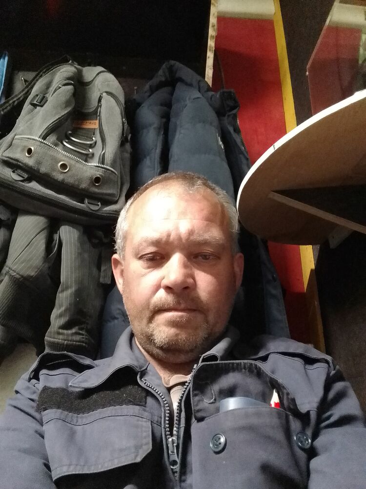  30225549  Valentin, 49 ,    
