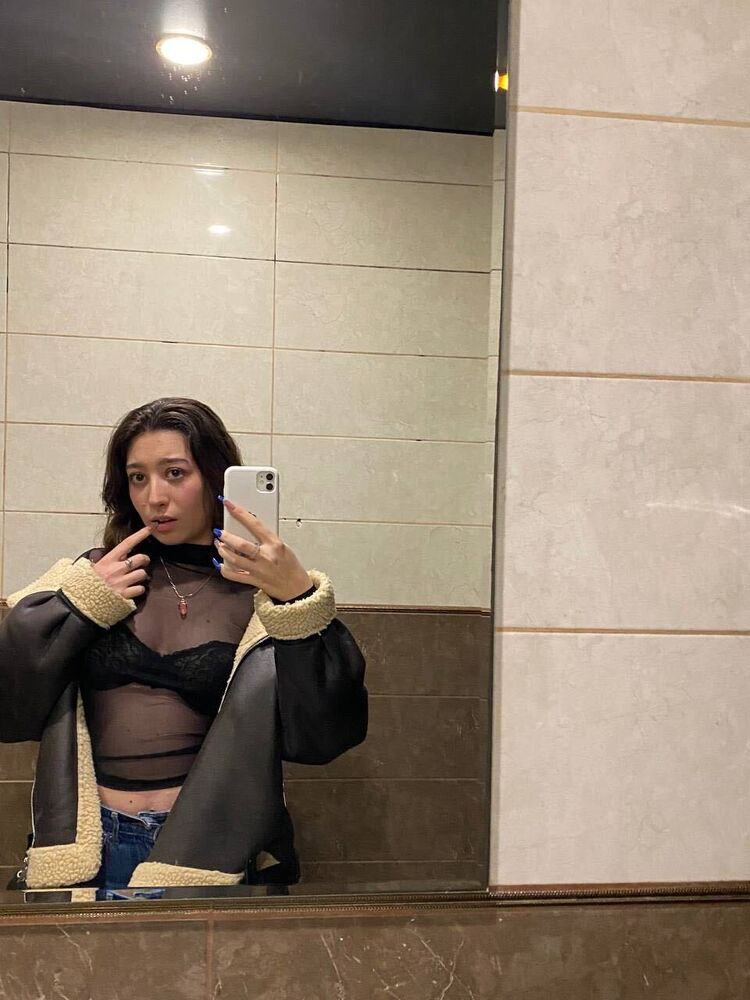  48010589  Kamila, 19 ,    