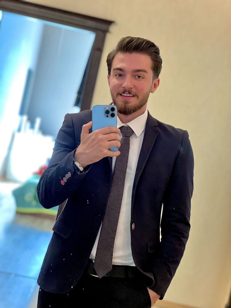  31780759  Armin, 26 ,    