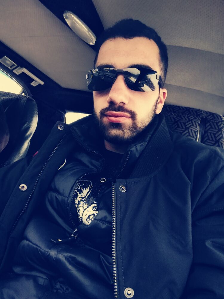  ,   Armen, 27 ,   ,   