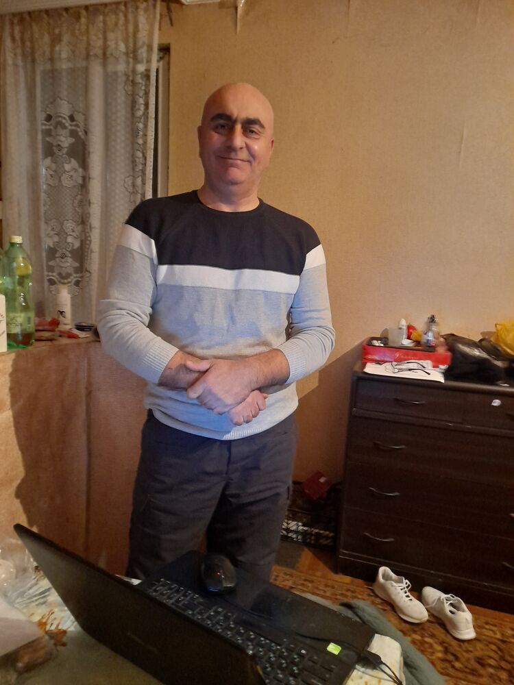  31739599  David, 40 ,    