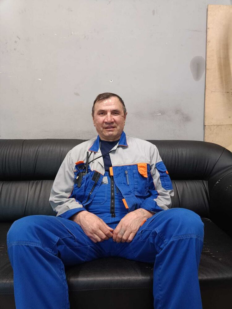  48882299  , 61 ,    