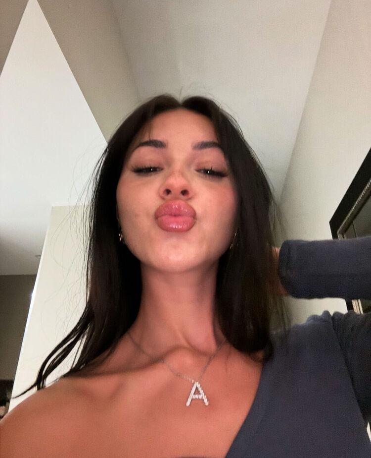  46961559  Caroline, 33 ,    Tampa