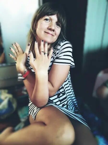  ,   Nina, 42 ,   