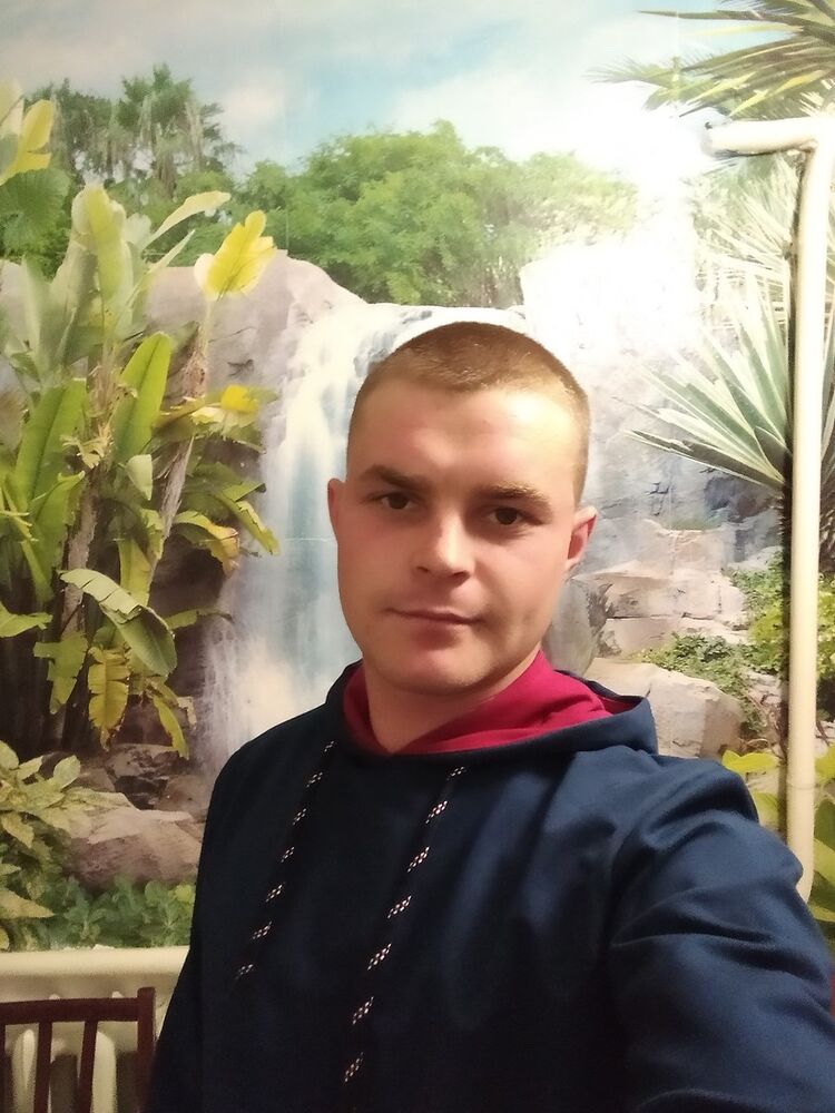  18275869  Artur, 27 ,    