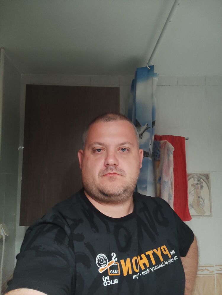  36701769  Konstantin, 39 ,    