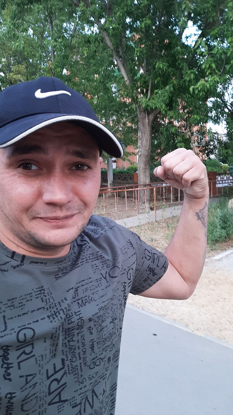  ,   Samir, 33 ,     