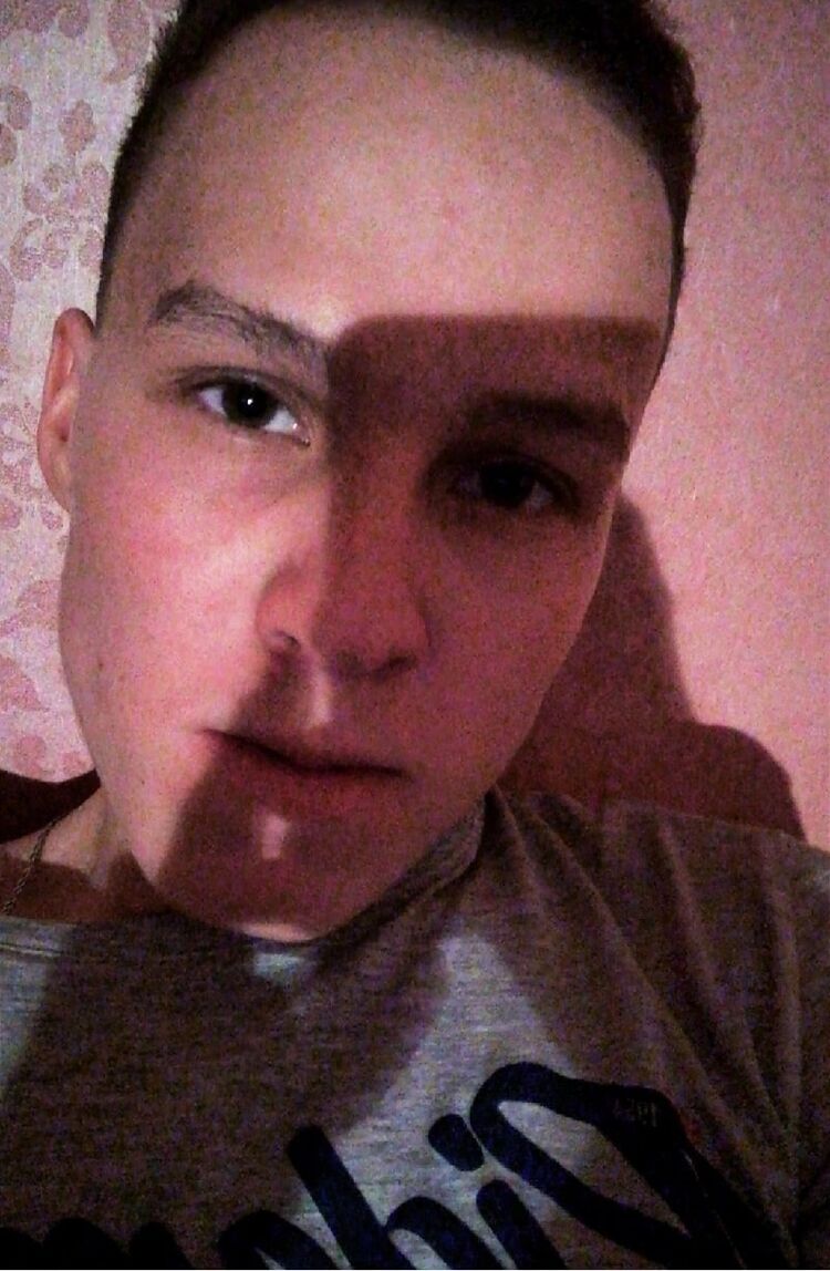  28471749  Alexander, 24 ,     