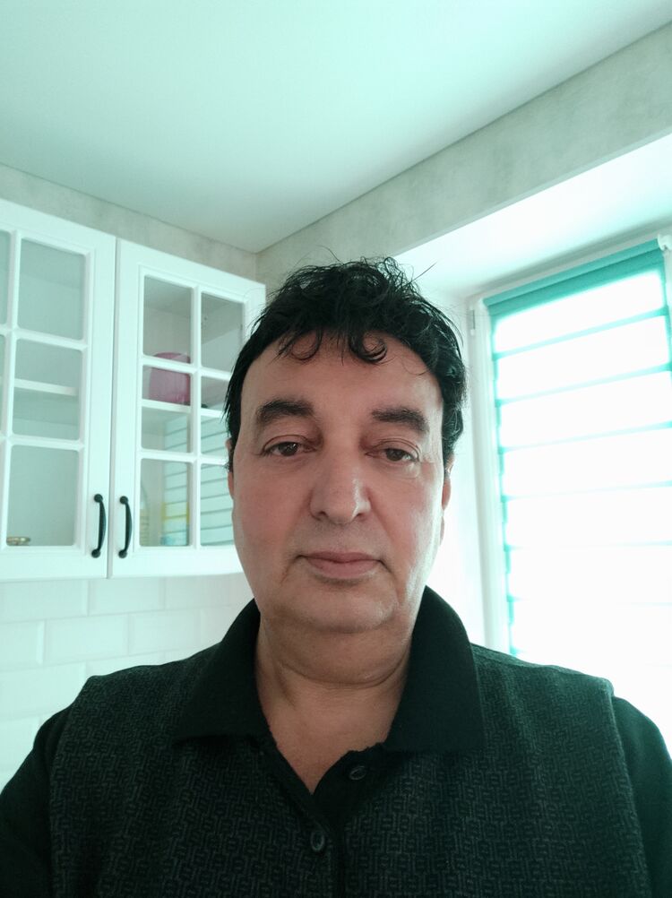  22711979  Alek, 44 ,    