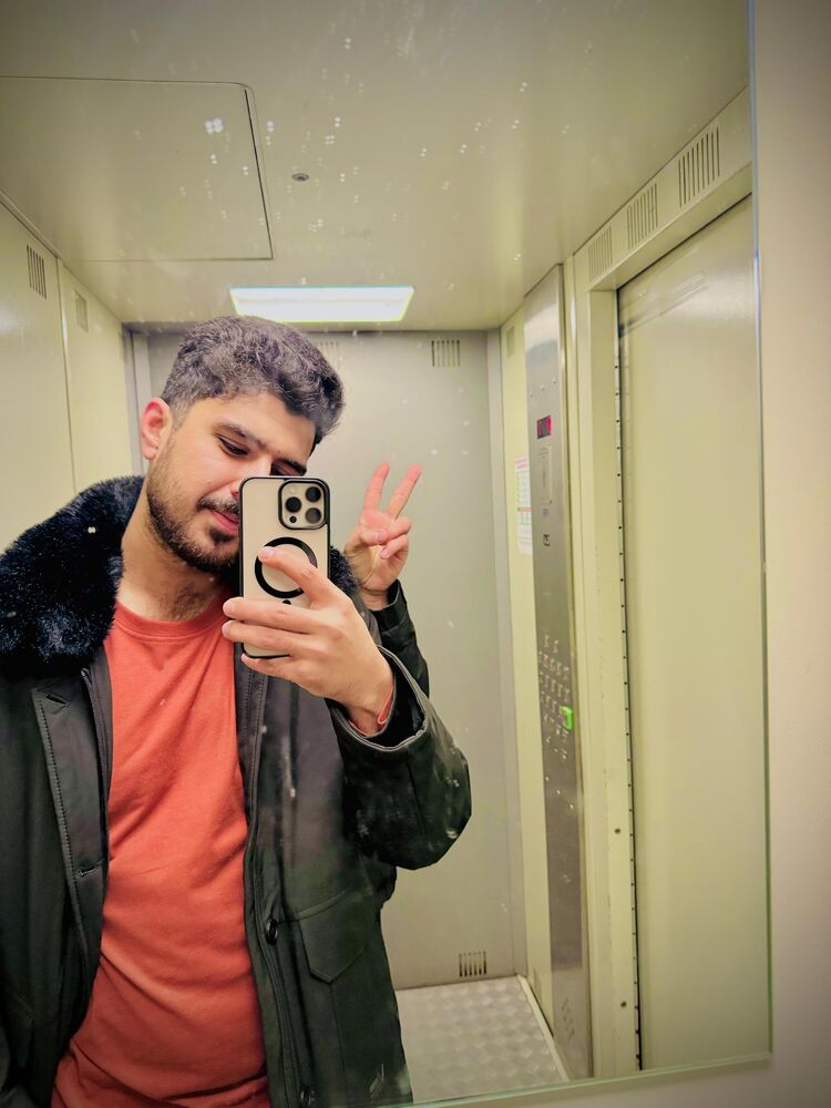  54737889  Romi, 23 ,    