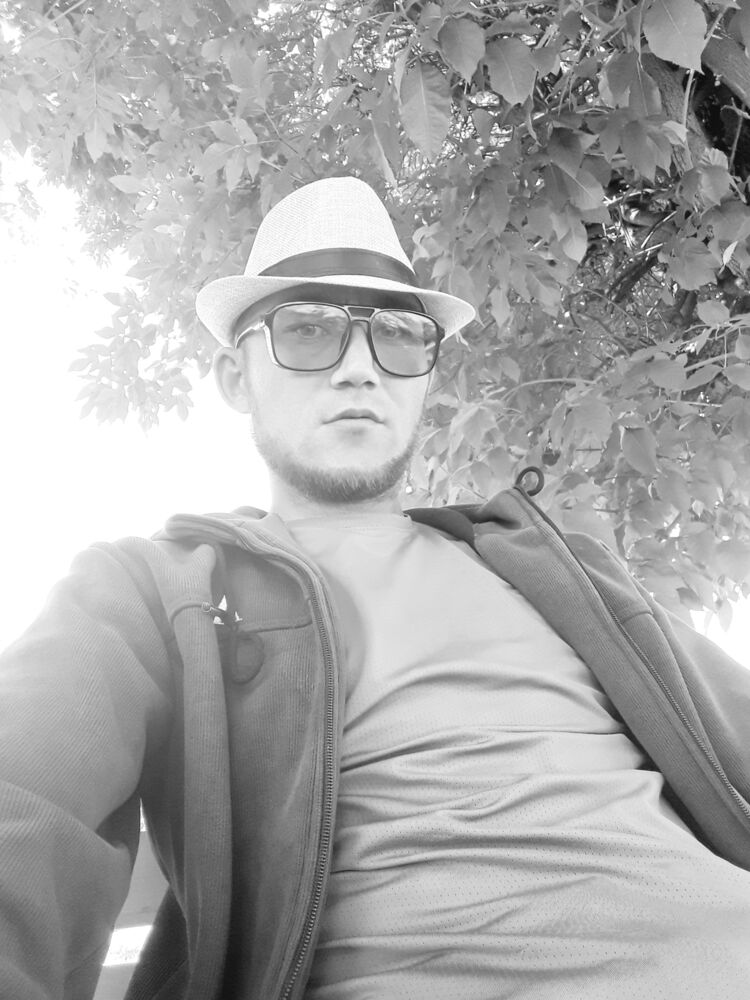  52498089  Arman, 37 ,    