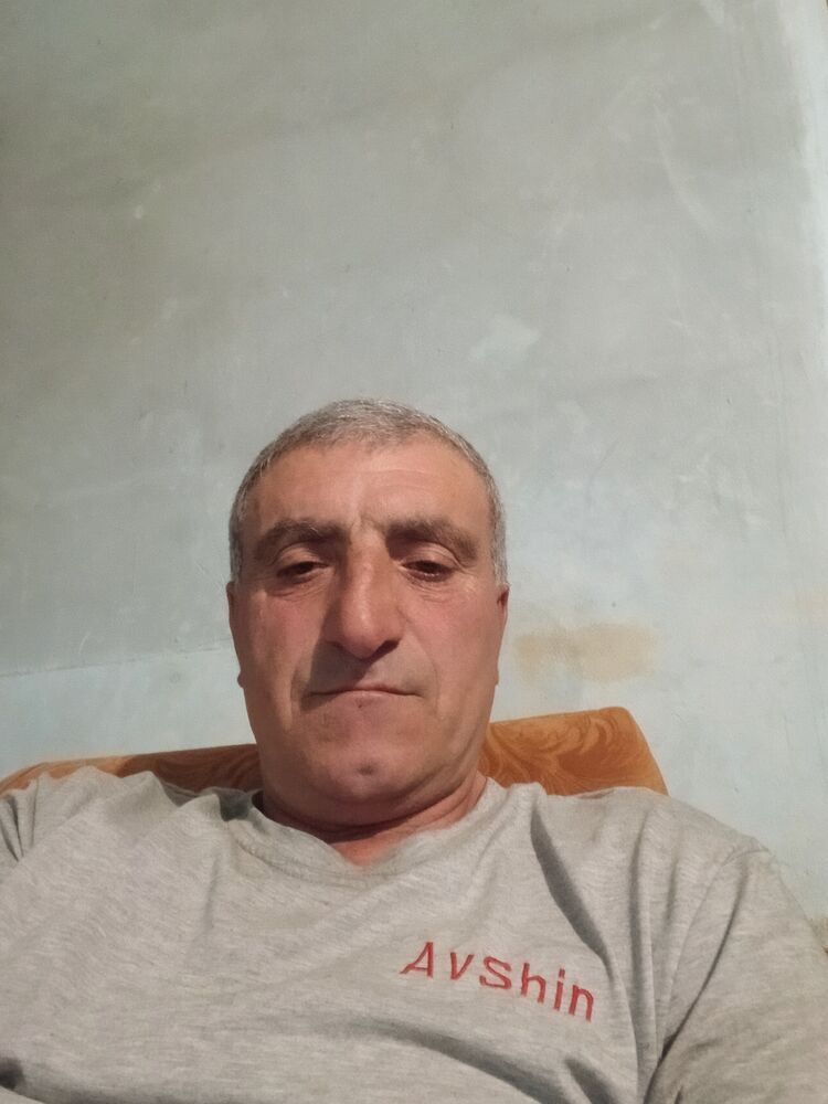  51197759  Roman, 47 ,    