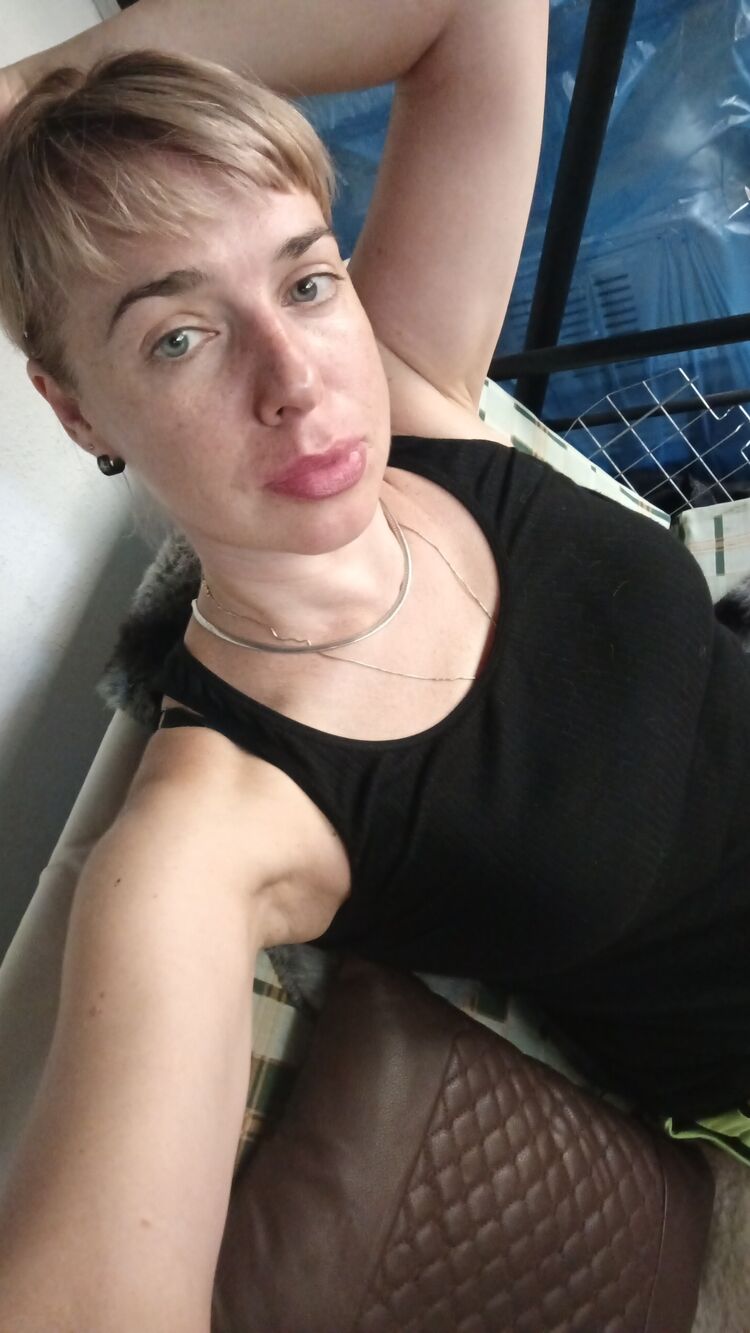  53121469  Elena, 43 ,    