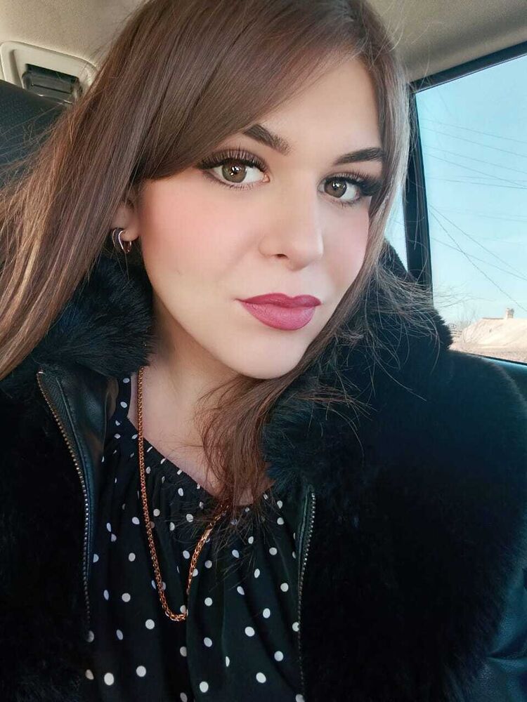  --,   Julia, 24 ,   ,   