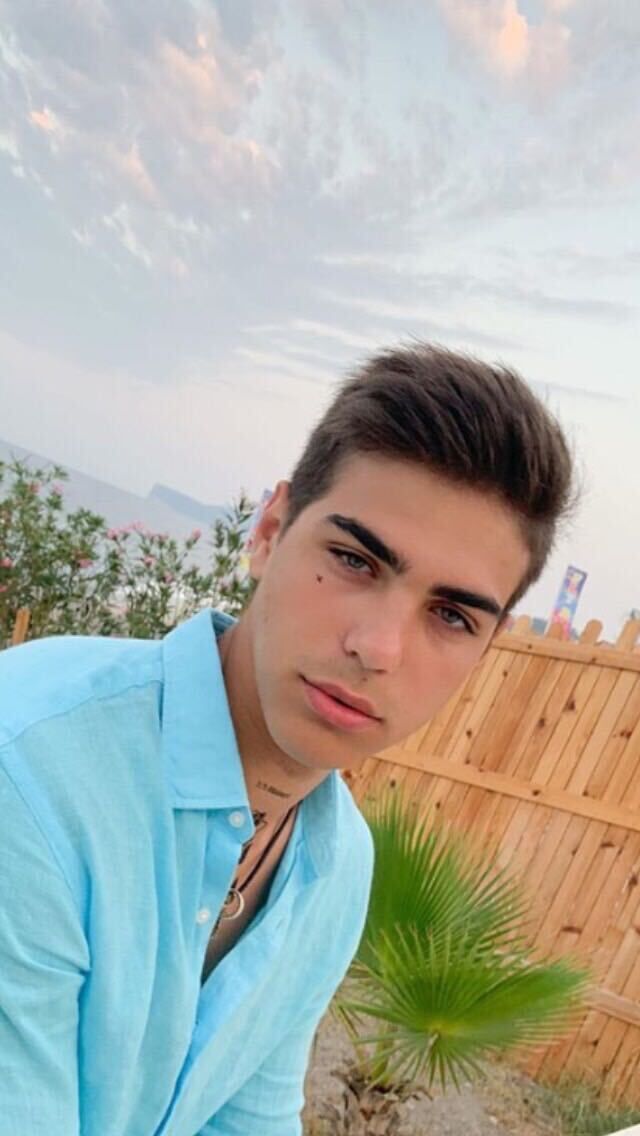  24652779  Alex, 25 ,    