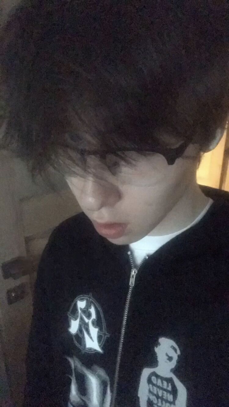  28042249  , 21 ,    