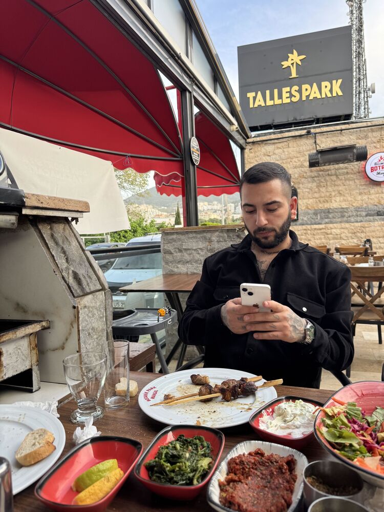  ,   Ozan, 27 ,   ,   