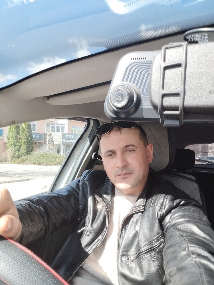  52965009  Serghei, 37 ,    