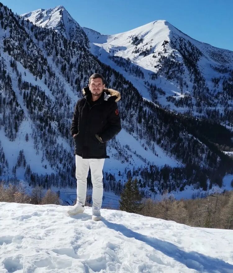  49721939  Vitali, 43 ,    