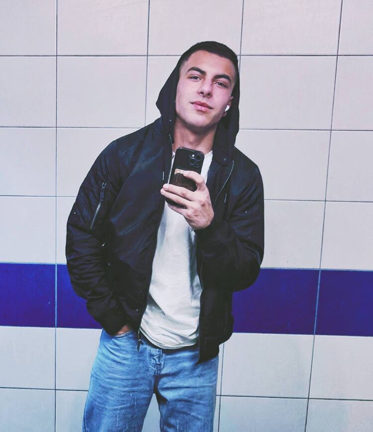  54602919  German, 19 ,    