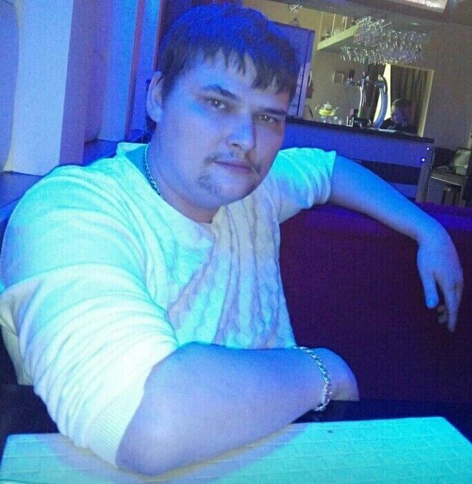  20710889  Anton, 42 ,    