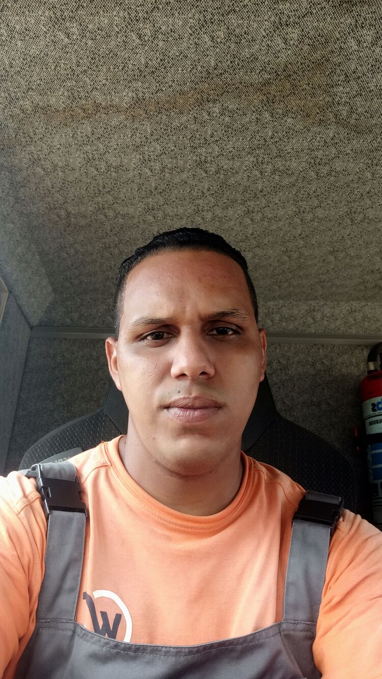 24255319  Ernesto, 34 ,    