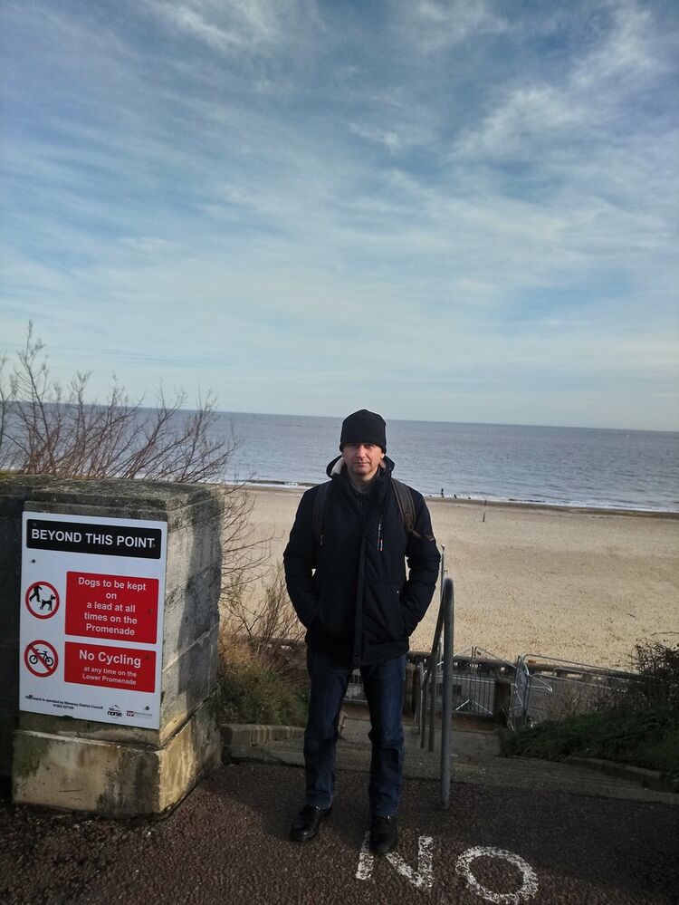  16314509  Artur, 41 ,    