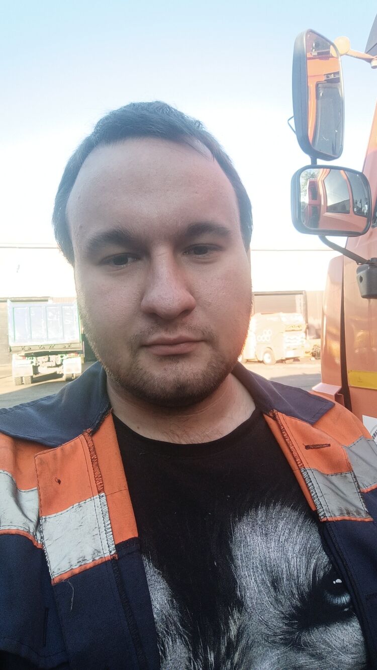  44787359  Valentin, 26 ,    -