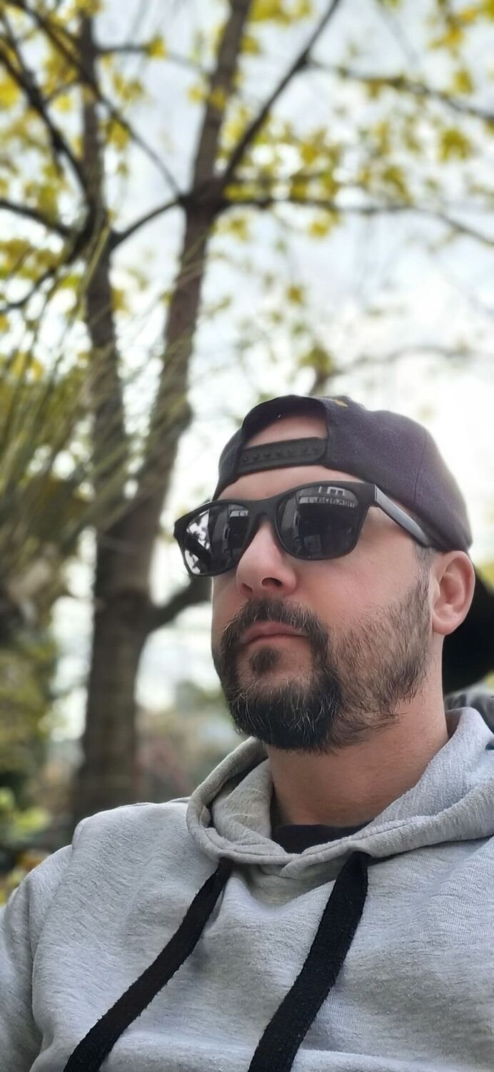  ,   Aleks, 43 ,   ,   