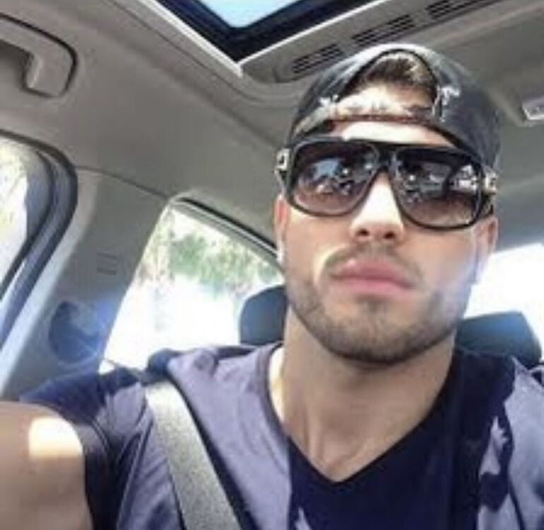  31088889  Vladimir, 42 ,    