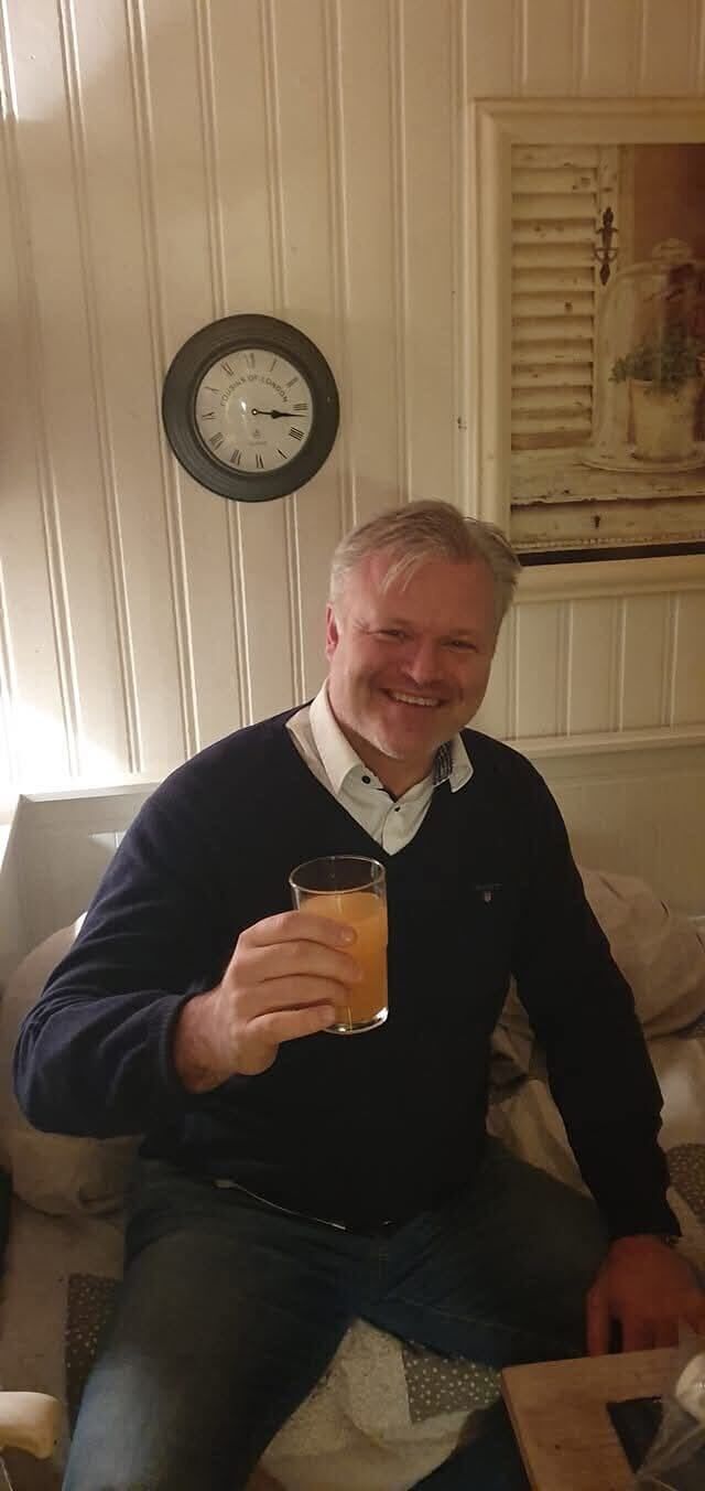  49906969  Allen, 62 ,    Canary Wharf