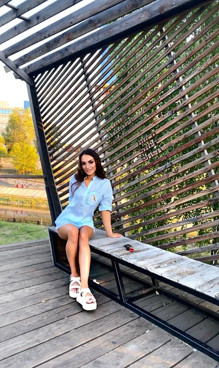  ,   Anya, 29 ,   c 