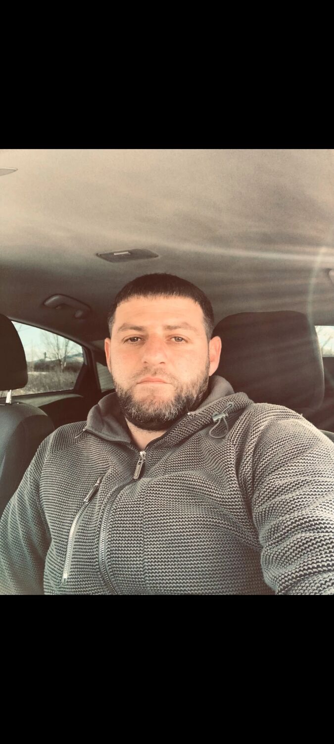 40417909  Aslan, 37 ,    