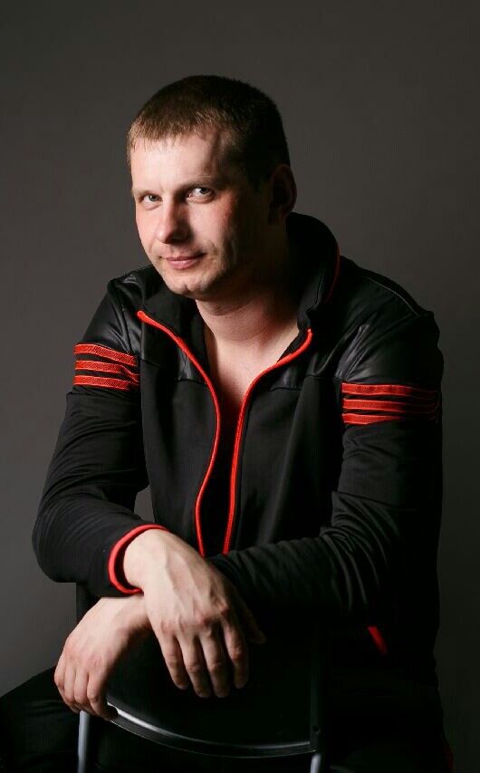  5978059  Sergei, 44 ,    
