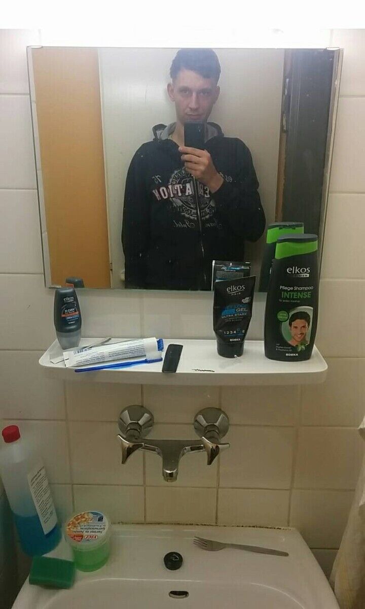  ,   Viktor, 34 ,   