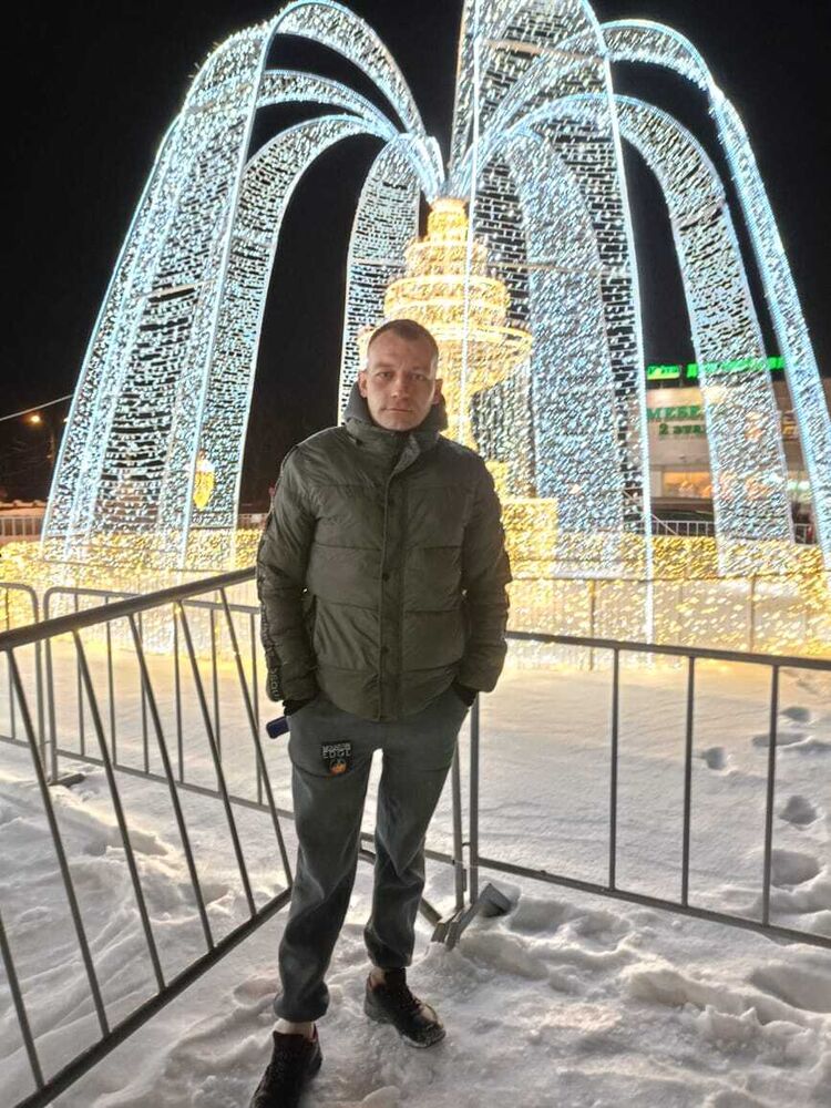 42821189  Mikhail, 38 ,    