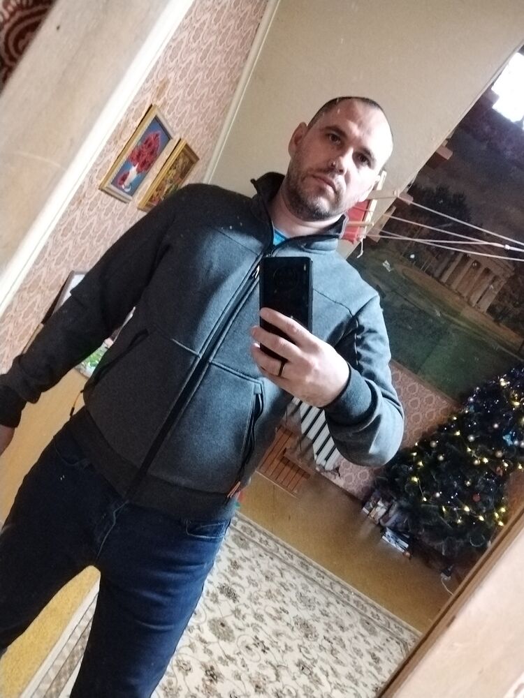  28347759  , 37 ,    