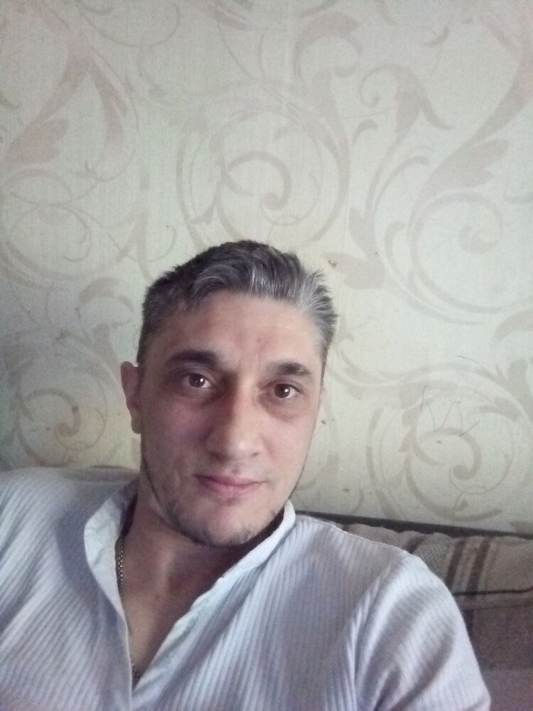  19899059  Artur, 41 ,    