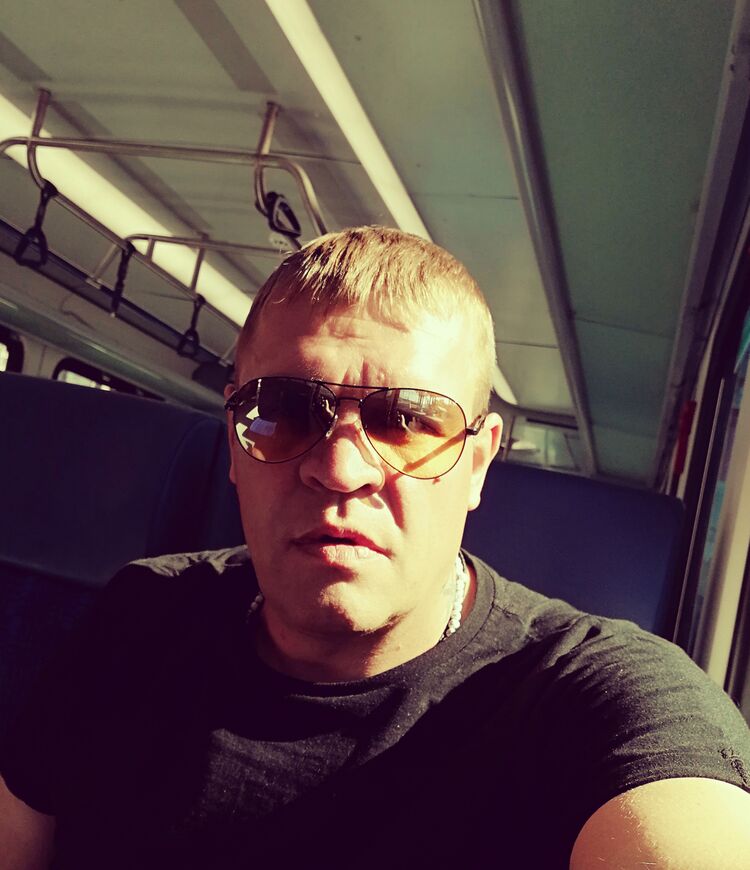  36242309  Roman, 47 ,    