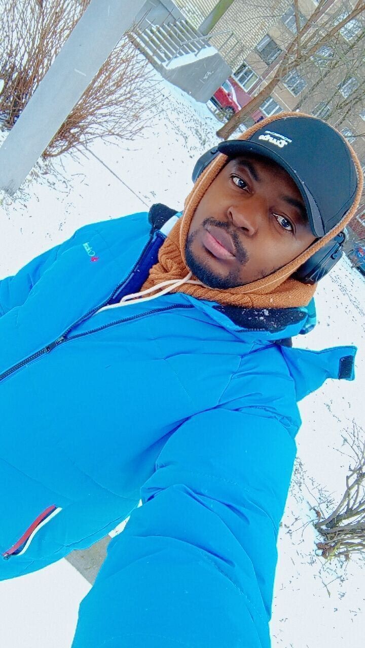  54823549  Dannick eba, 40 ,    