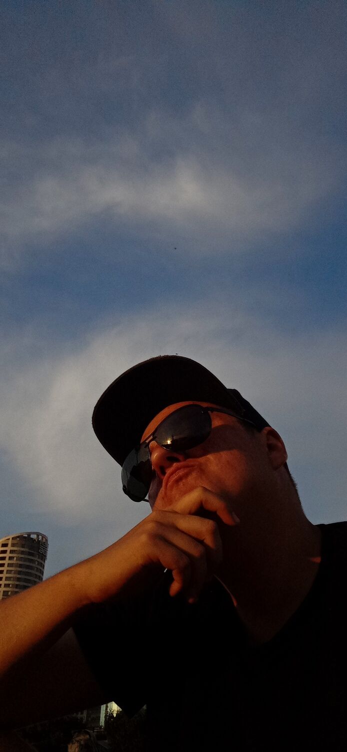  27506229  Nikolas, 28 ,    