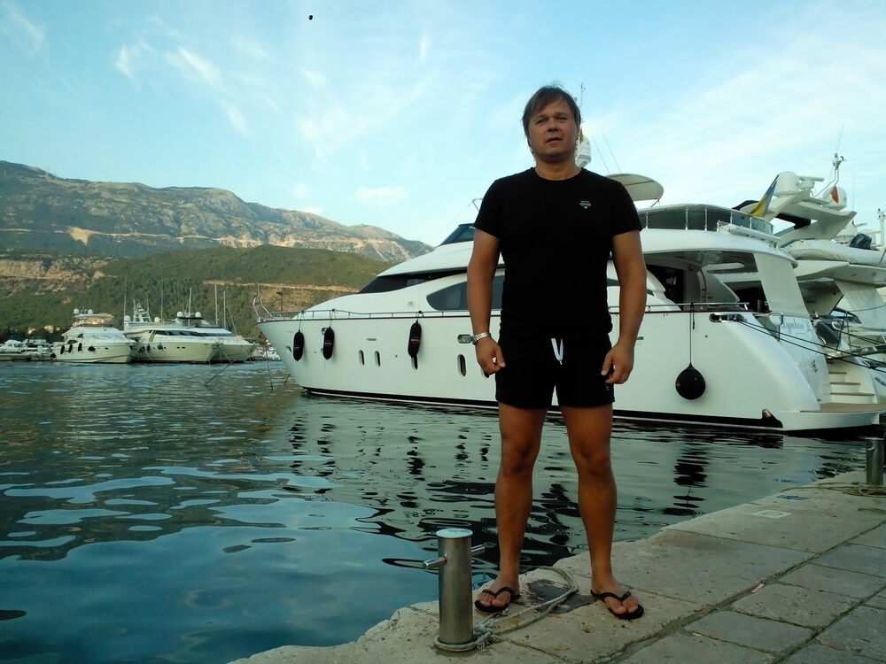  23980679  Rassel, 46 ,    