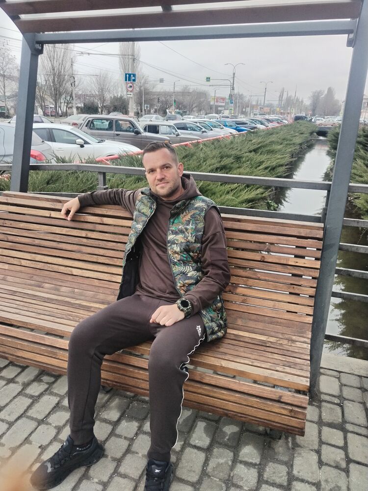  42305509  Ruslan, 36 ,    