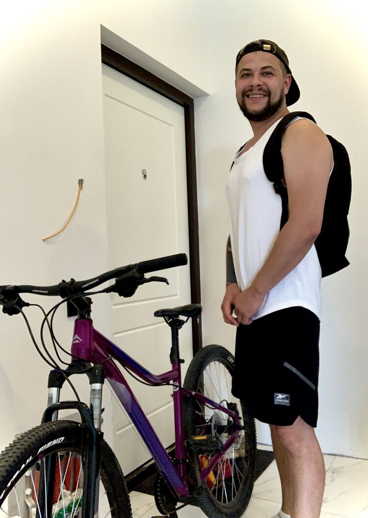  44531389  Stanislav, 36 ,    