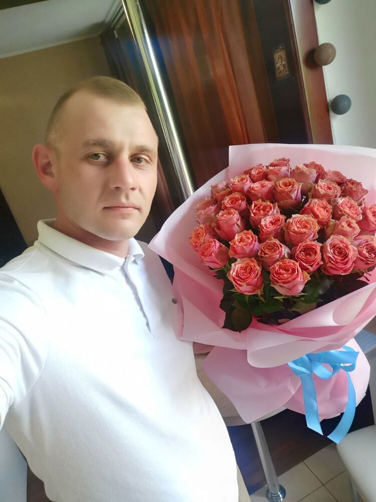  36145269  Viktor, 30 ,    