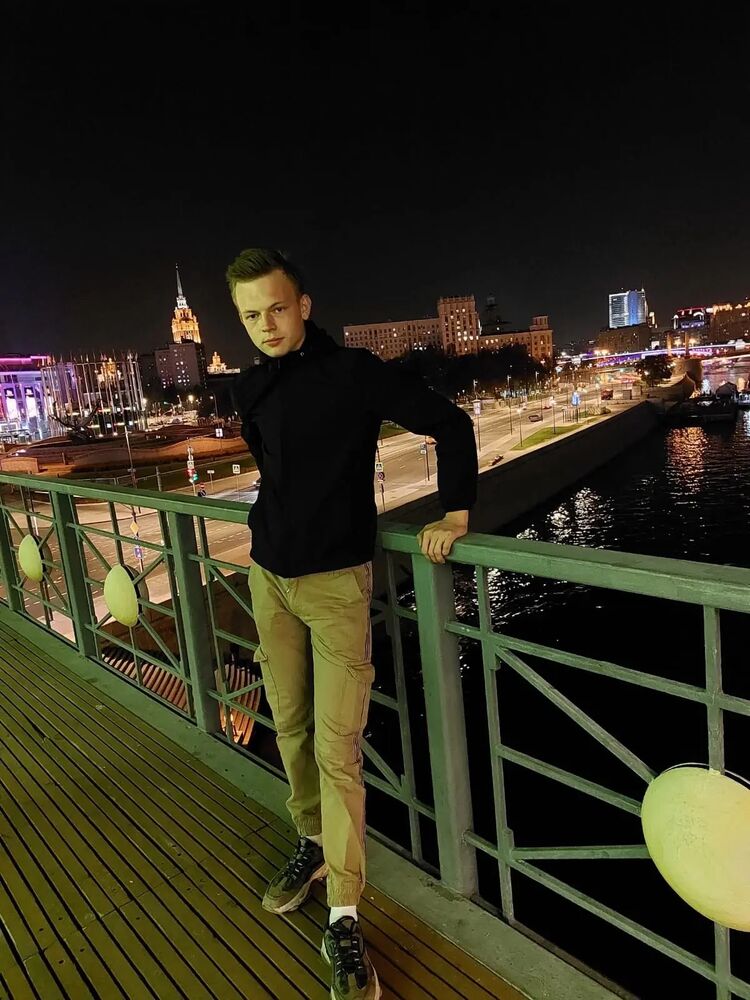  36882349  Andrey, 24 ,    
