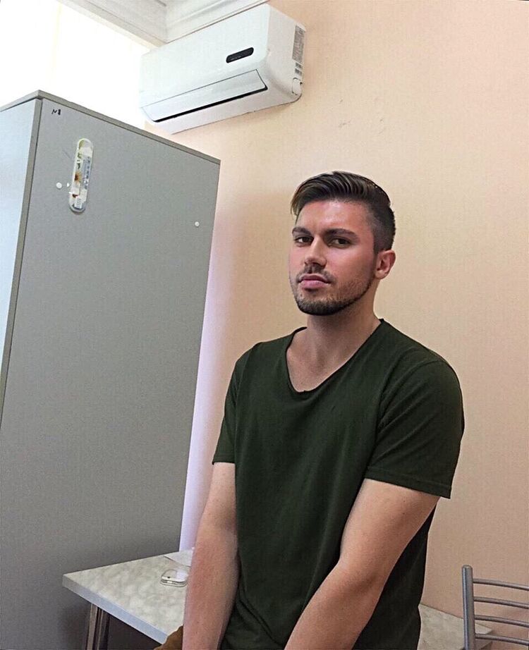  ,   Vk vitgromm, 32 ,   ,   , c 