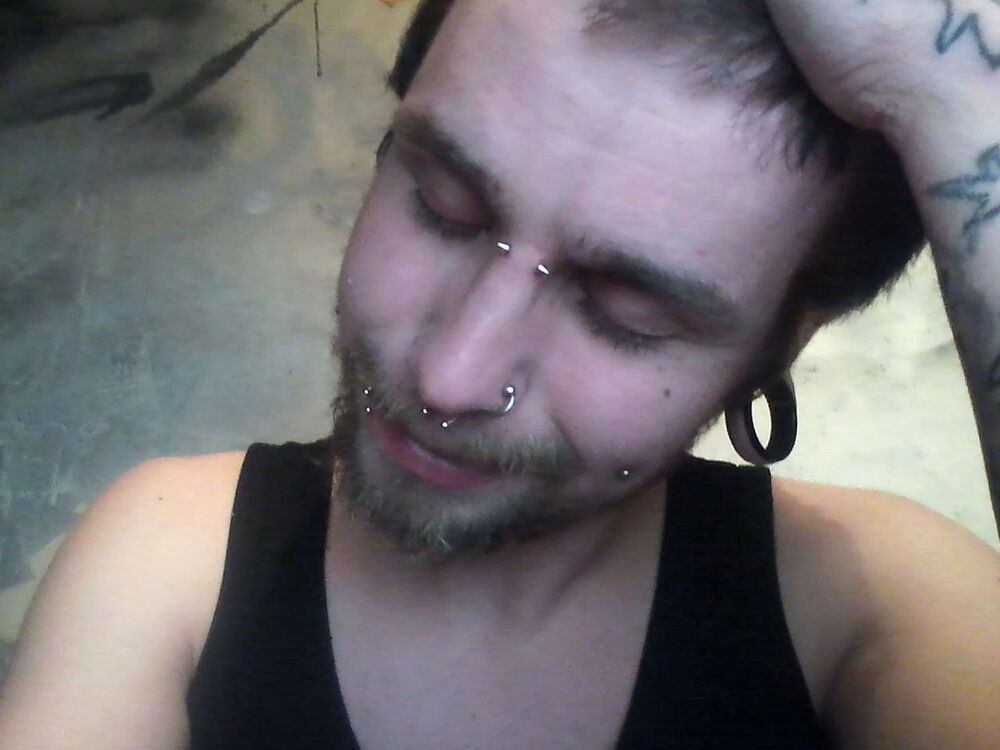  32547449  Gross, 22 ,    