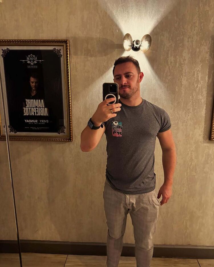  53386349  Pavel, 37 ,    